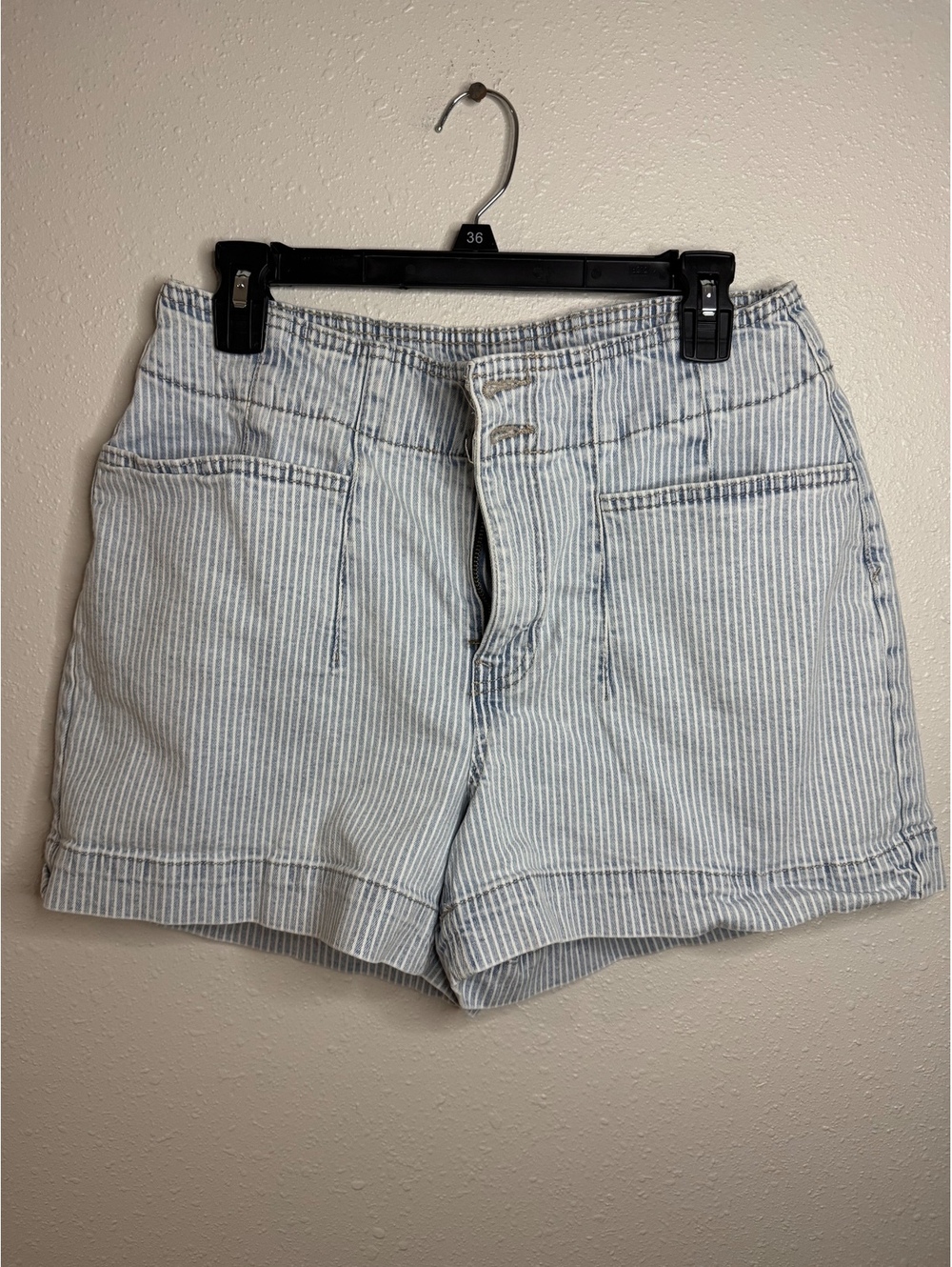 Maurices m Jeans Women’s Size 10 Blue White Striped Denim Shorts Stretch